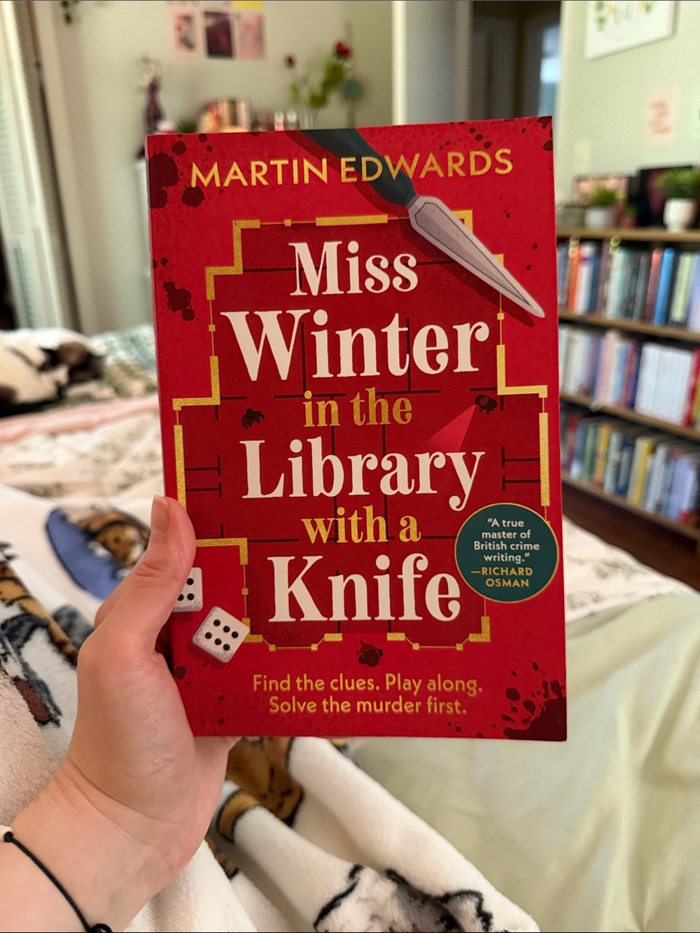 Miss Winter in the Library with a Knife by Martin Edwards - Paperback